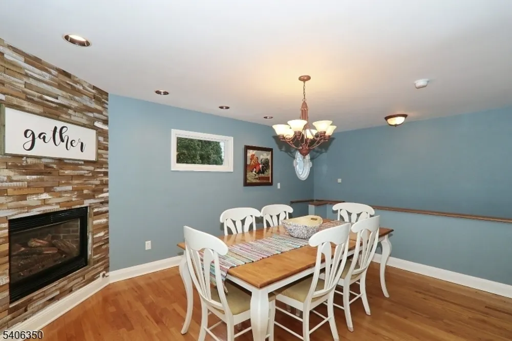 19 Munsee Dr, Cranford, NJ 07016