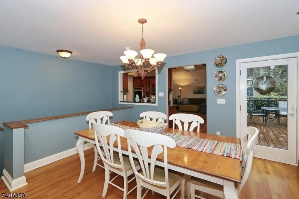 19 Munsee Dr, Cranford, NJ 07016