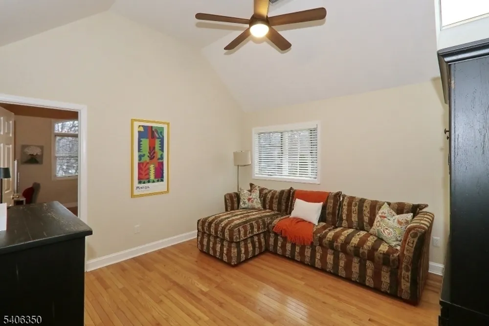 19 Munsee Dr, Cranford, NJ 07016