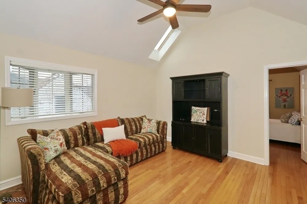 19 Munsee Dr, Cranford, NJ 07016