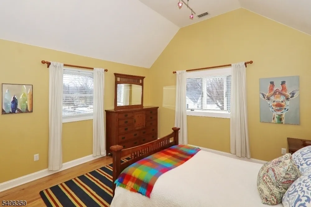 19 Munsee Dr, Cranford, NJ 07016