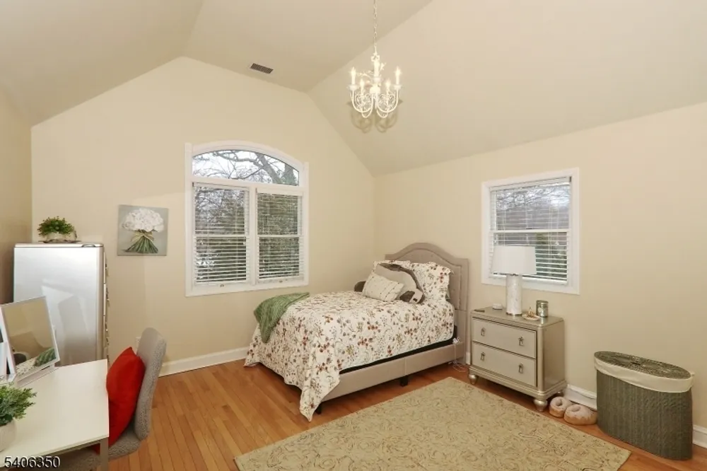 19 Munsee Dr, Cranford, NJ 07016