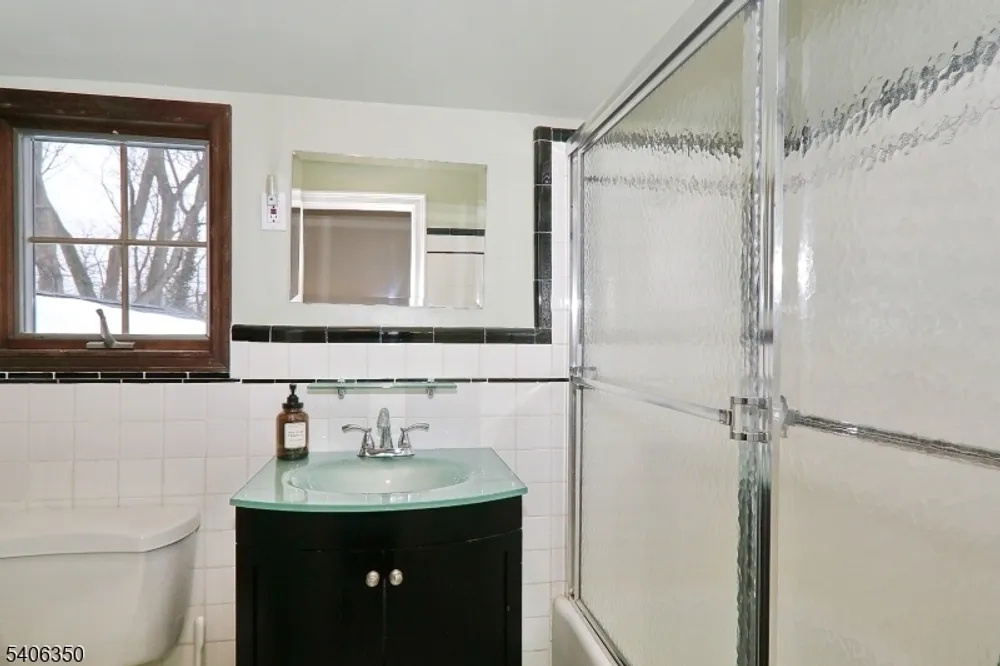 19 Munsee Dr, Cranford, NJ 07016