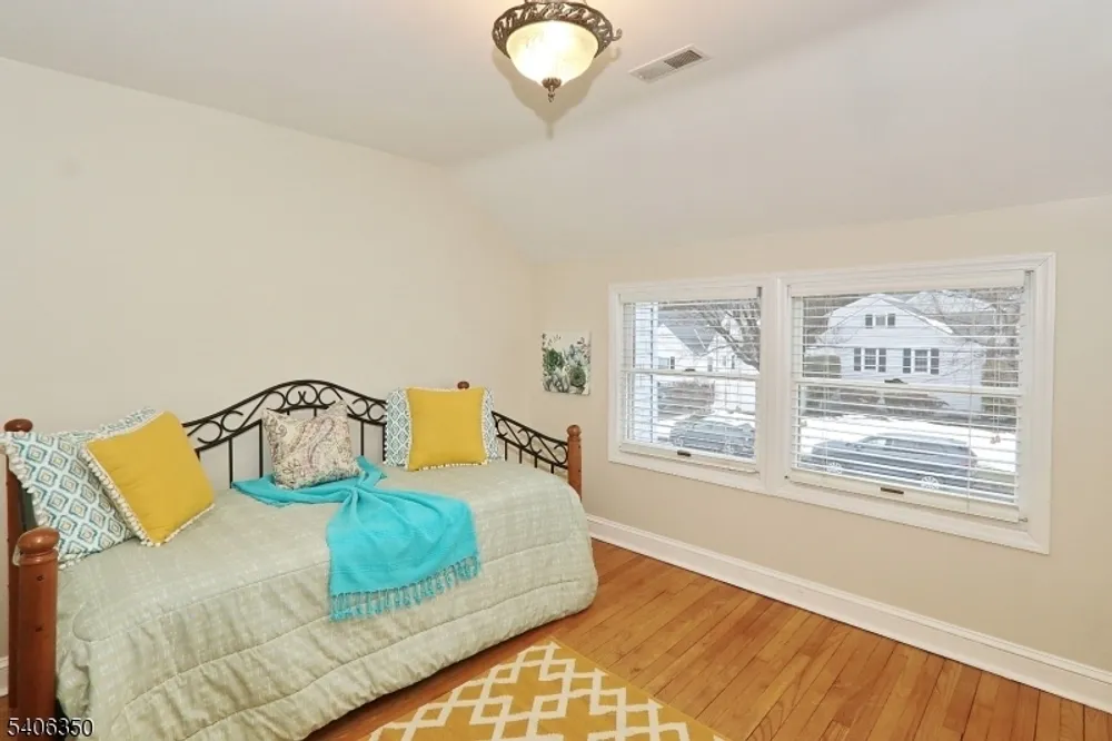 19 Munsee Dr, Cranford, NJ 07016