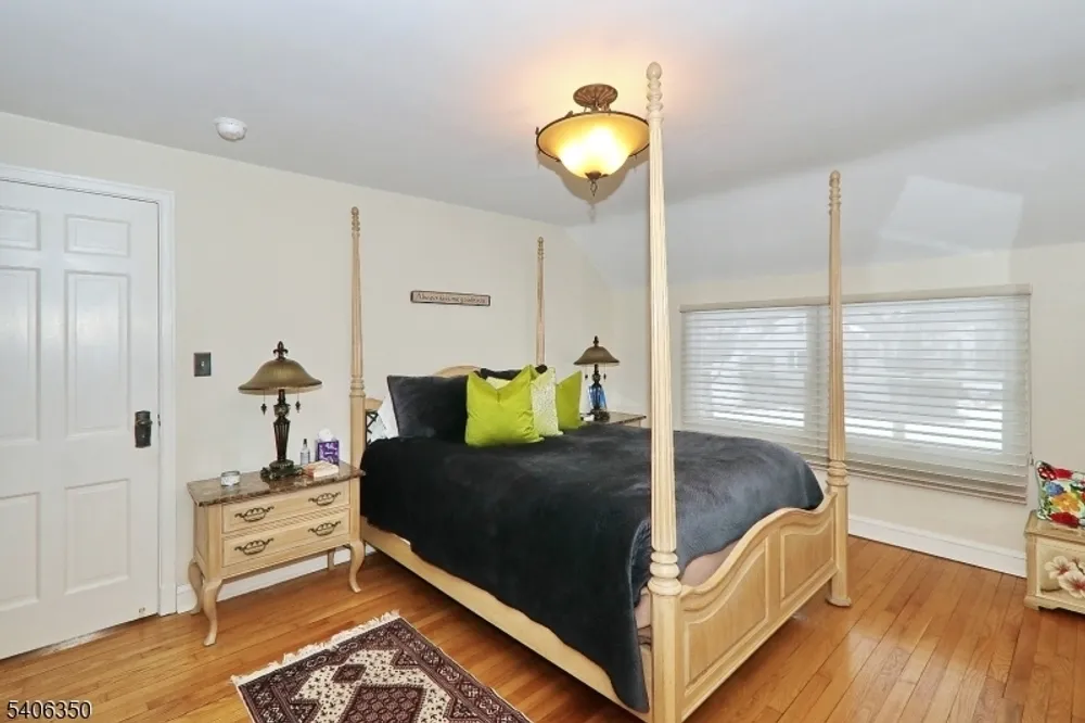19 Munsee Dr, Cranford, NJ 07016