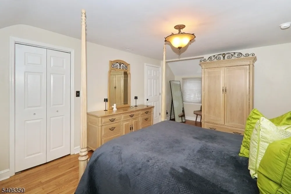 19 Munsee Dr, Cranford, NJ 07016