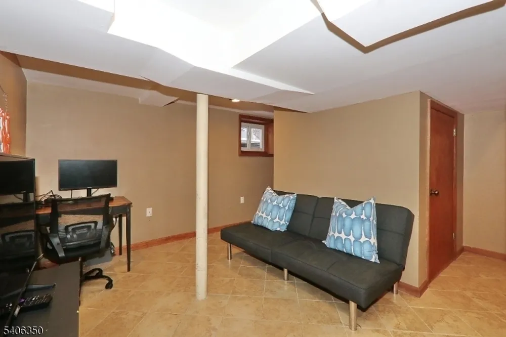 19 Munsee Dr, Cranford, NJ 07016