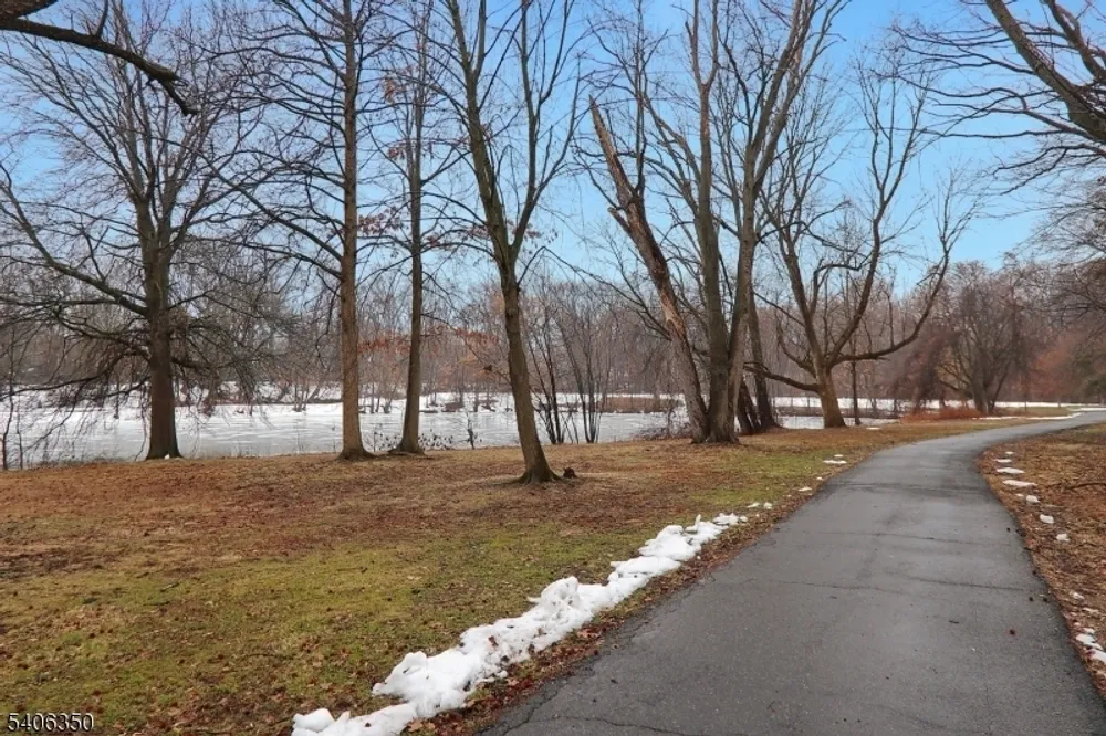 19 Munsee Dr, Cranford, NJ 07016