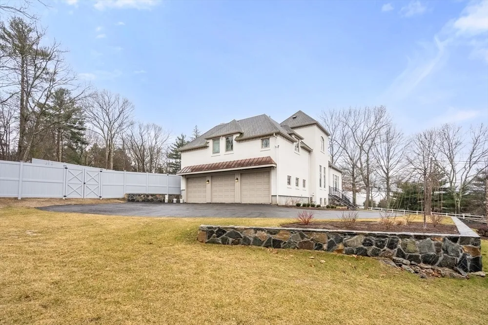 7 Schoolmaster Ln, Dedham, MA 02026