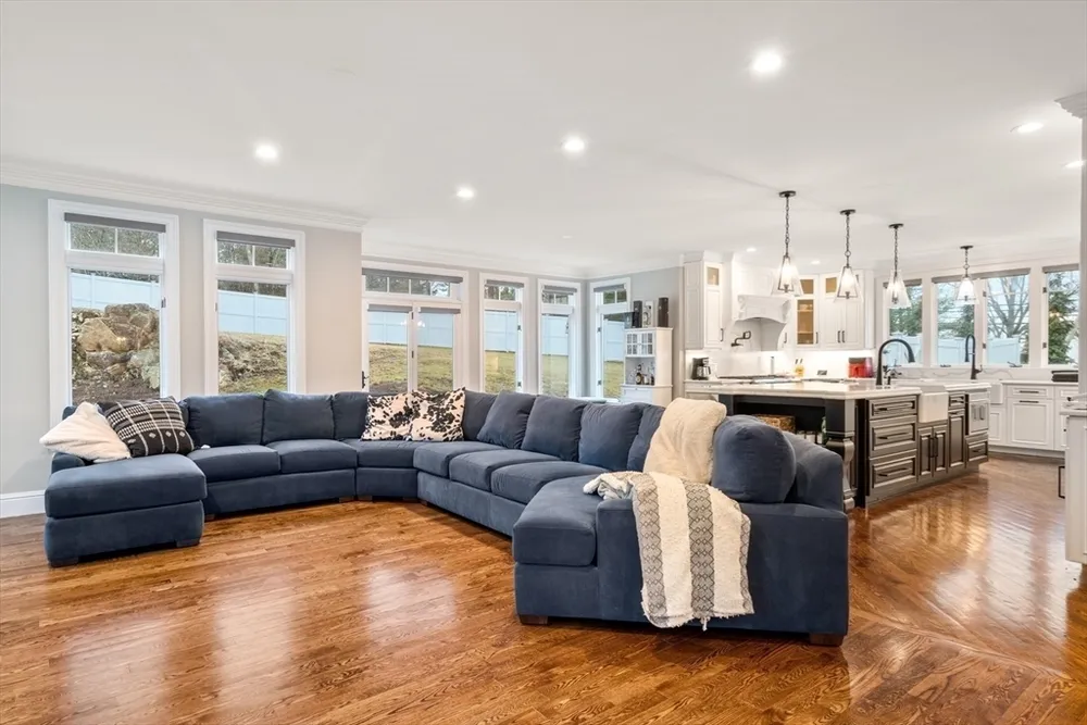 7 Schoolmaster Ln, Dedham, MA 02026