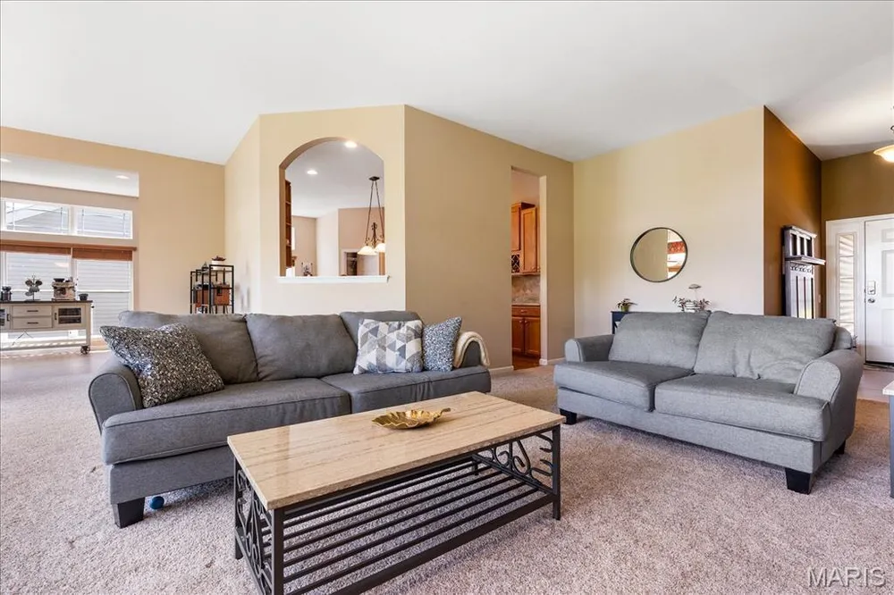 165 Carlton Point Dr, Wentzville, MO 63385