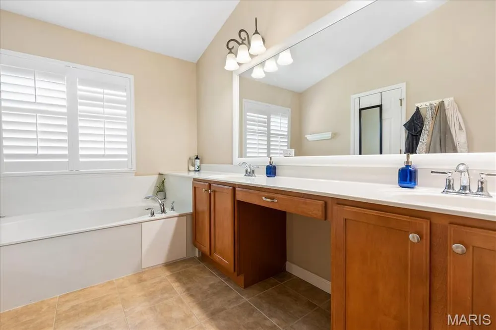 165 Carlton Point Dr, Wentzville, MO 63385