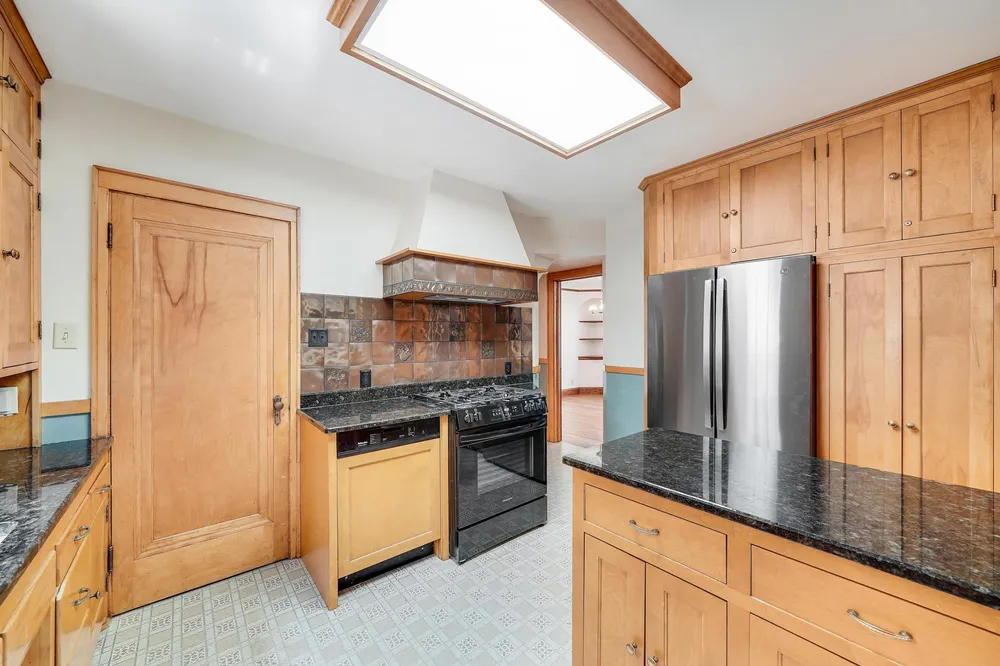 1525 Asbury St, Saint Paul, MN 55108