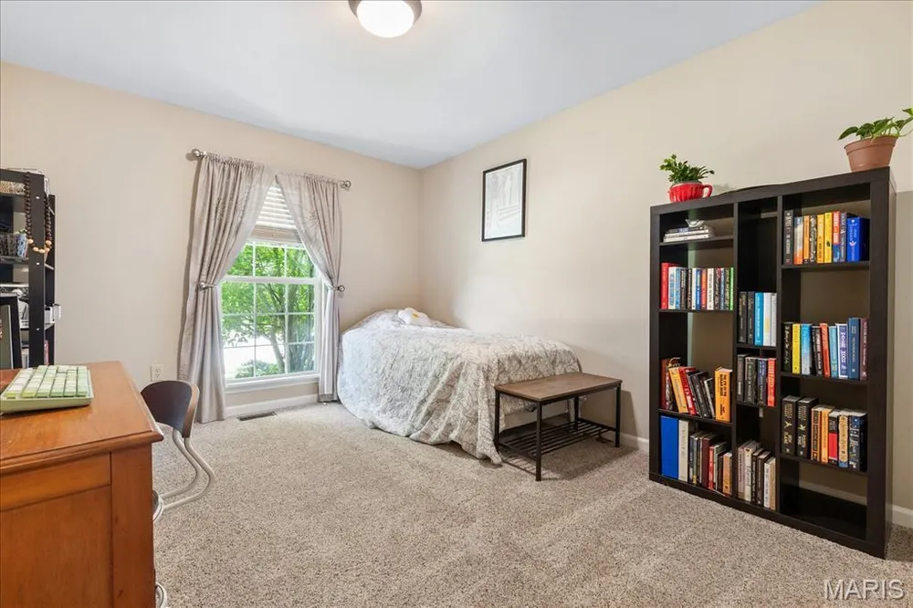 165 Carlton Point Dr, Wentzville, MO 63385