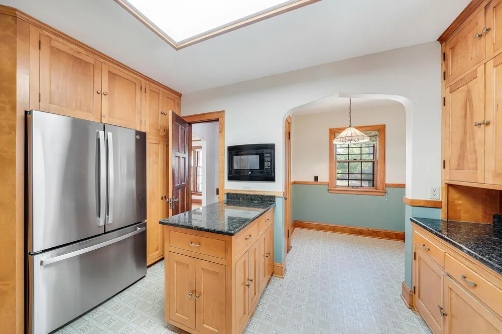 1525 Asbury St, Saint Paul, MN 55108