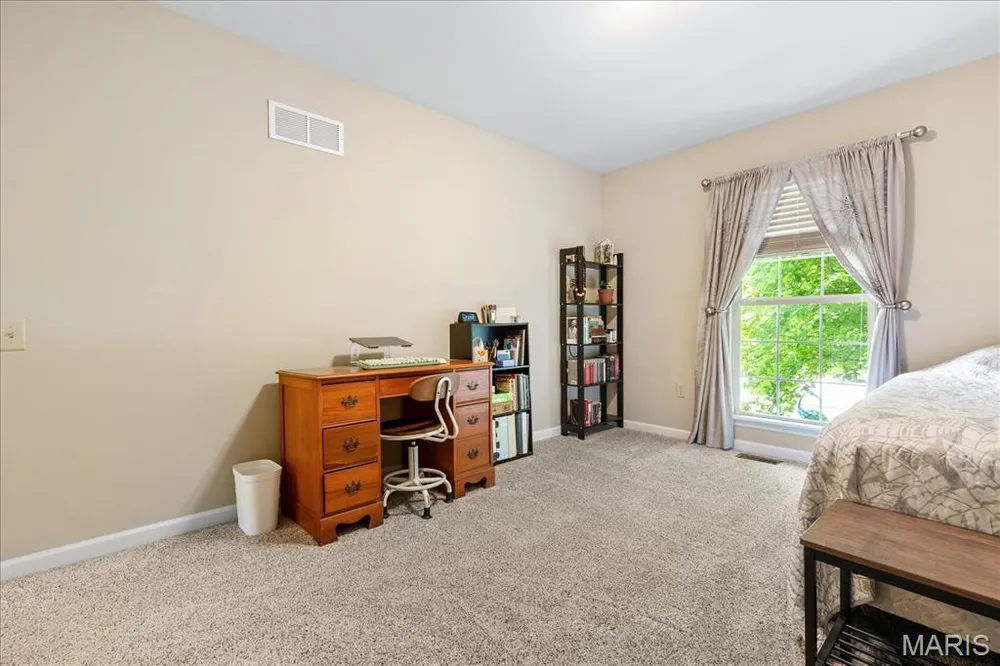 165 Carlton Point Dr, Wentzville, MO 63385