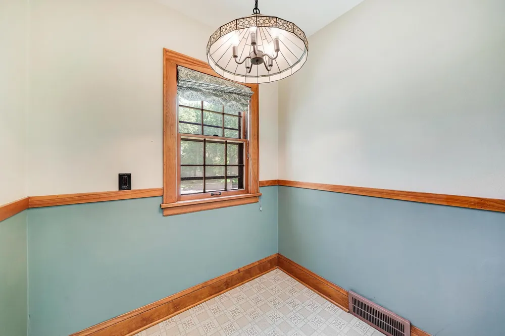1525 Asbury St, Saint Paul, MN 55108
