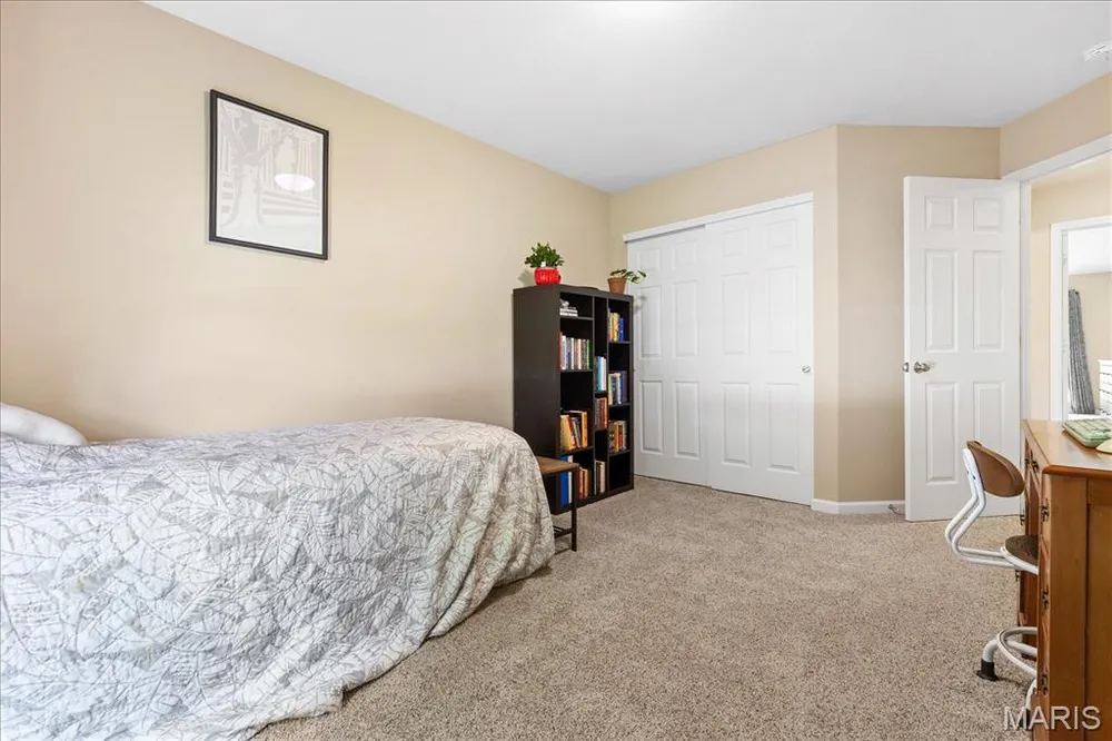 165 Carlton Point Dr, Wentzville, MO 63385