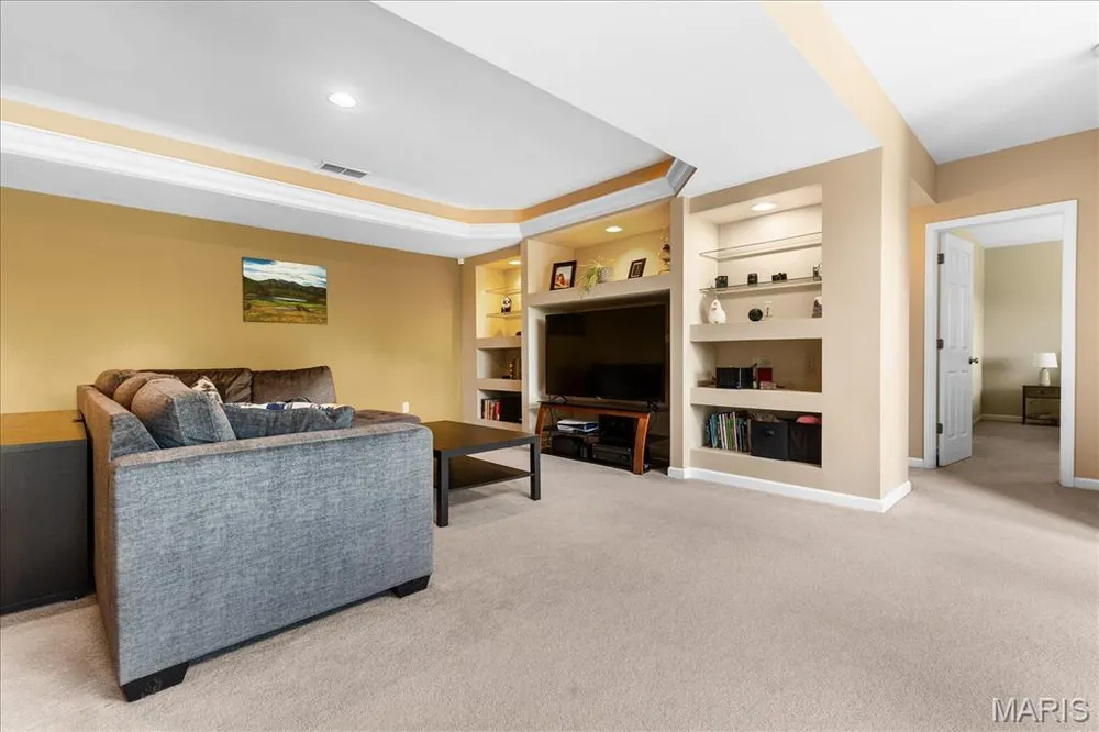 165 Carlton Point Dr, Wentzville, MO 63385