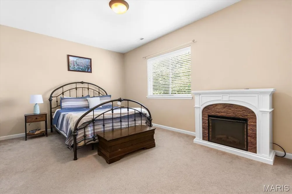 165 Carlton Point Dr, Wentzville, MO 63385