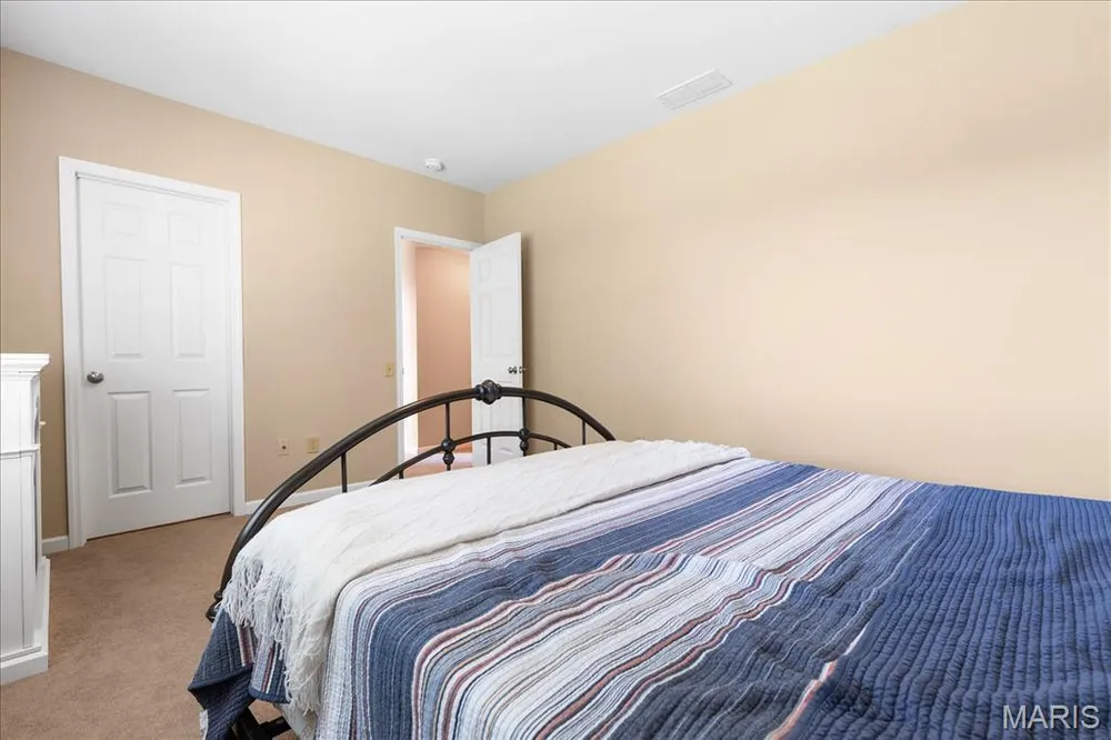 165 Carlton Point Dr, Wentzville, MO 63385