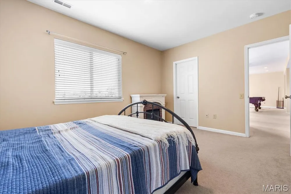 165 Carlton Point Dr, Wentzville, MO 63385