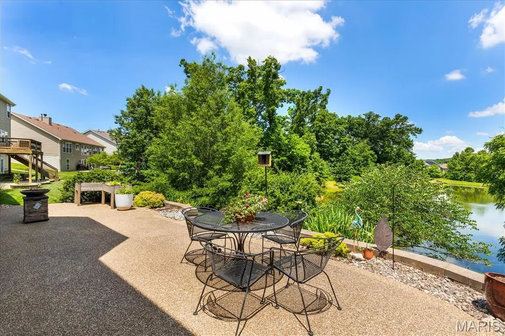 165 Carlton Point Dr, Wentzville, MO 63385