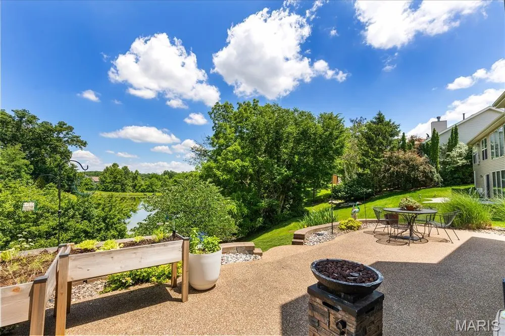 165 Carlton Point Dr, Wentzville, MO 63385