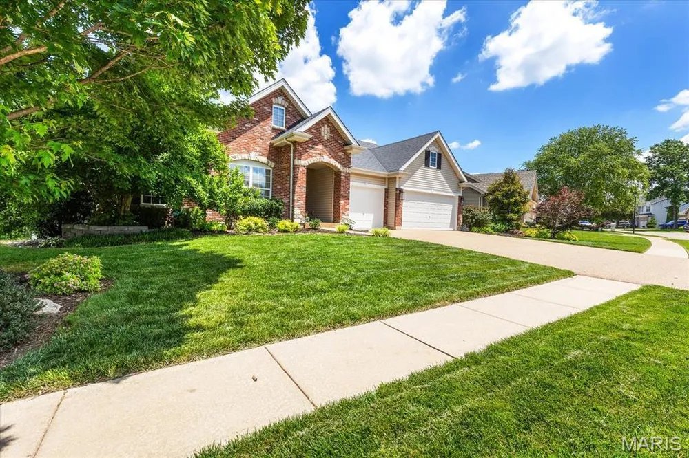 165 Carlton Point Dr, Wentzville, MO 63385