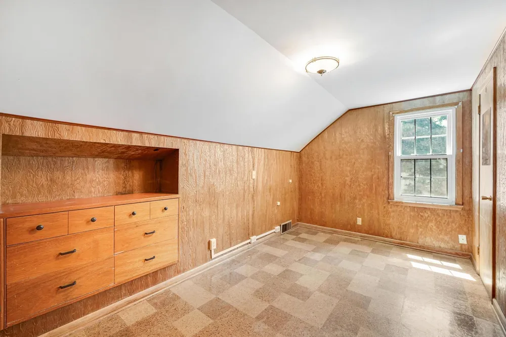 1525 Asbury St, Saint Paul, MN 55108