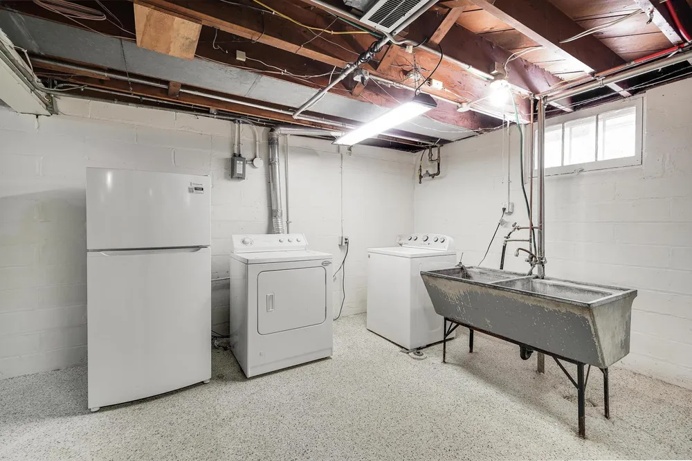 1525 Asbury St, Saint Paul, MN 55108