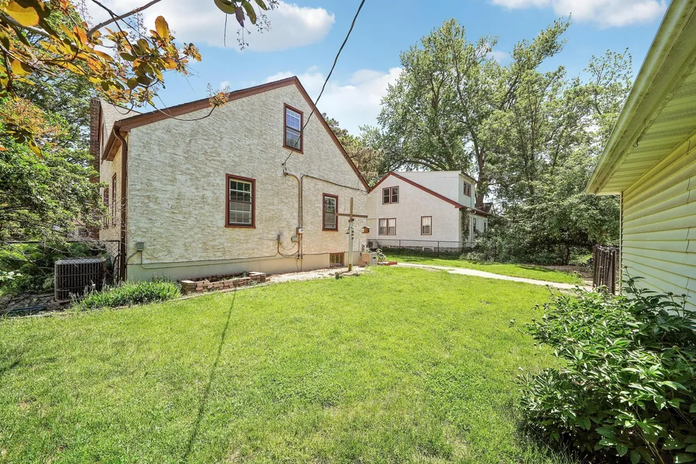 1525 Asbury St, Saint Paul, MN 55108