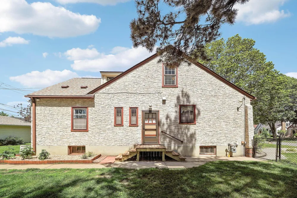 1525 Asbury St, Saint Paul, MN 55108