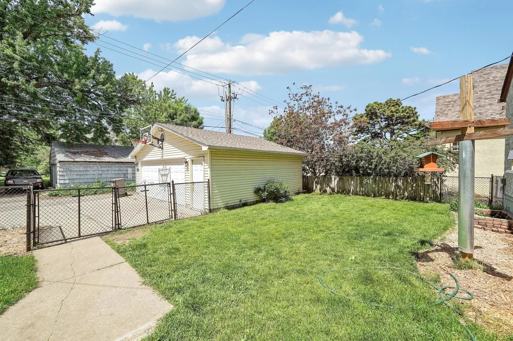1525 Asbury St, Saint Paul, MN 55108