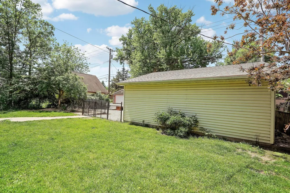 1525 Asbury St, Saint Paul, MN 55108