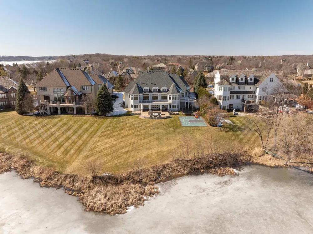 18355 Nicklaus Way, Eden Prairie, MN 55347