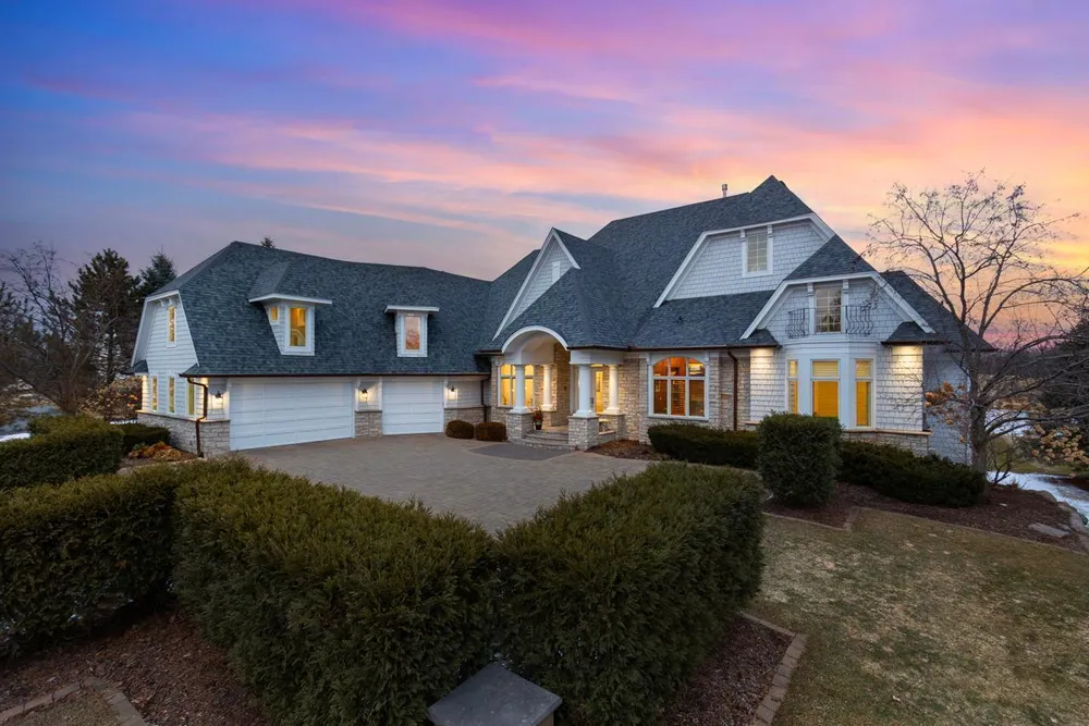 18355 Nicklaus Way, Eden Prairie, MN 55347
