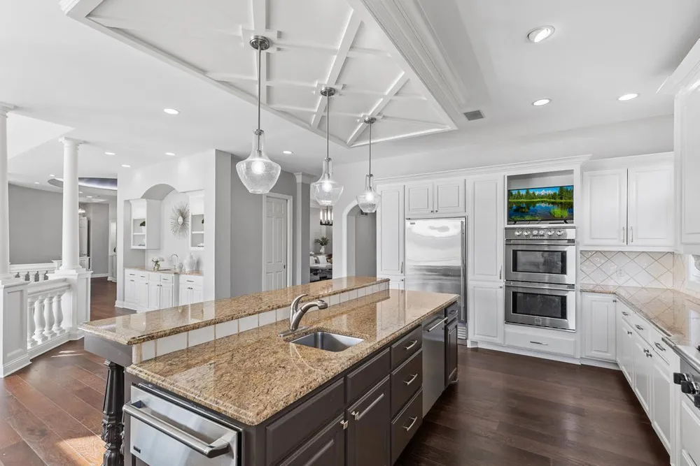 18355 Nicklaus Way, Eden Prairie, MN 55347