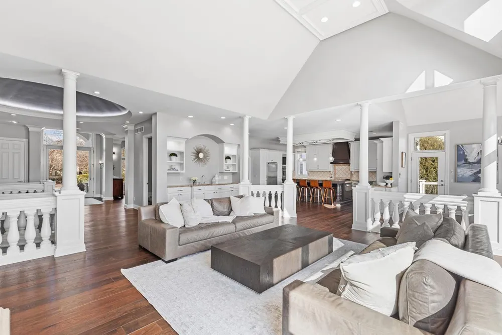18355 Nicklaus Way, Eden Prairie, MN 55347