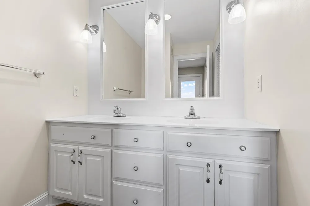 18355 Nicklaus Way, Eden Prairie, MN 55347
