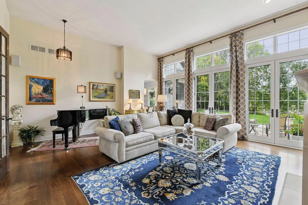 6930 Lake Harrison Circle, Chanhassen, MN 55317