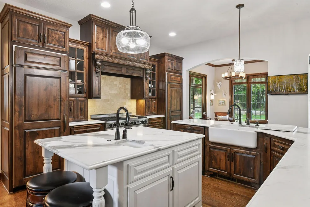 6930 Lake Harrison Circle, Chanhassen, MN 55317