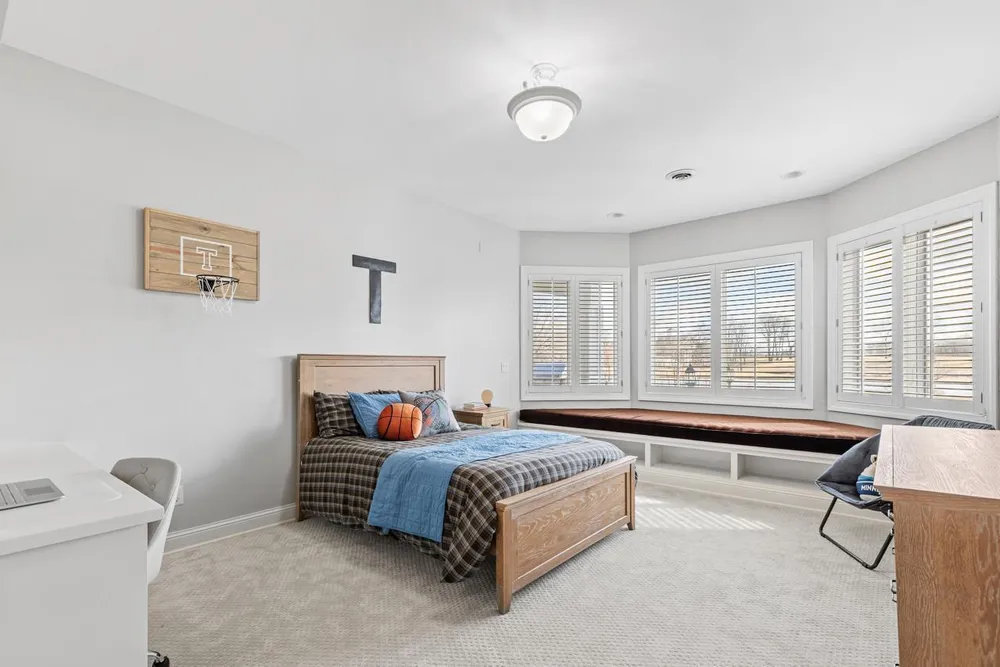 18355 Nicklaus Way, Eden Prairie, MN 55347