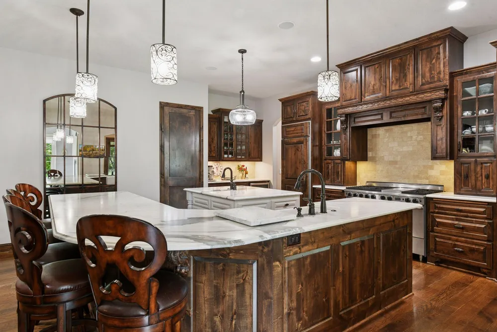 6930 Lake Harrison Circle, Chanhassen, MN 55317