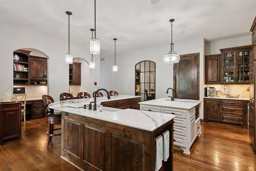 6930 Lake Harrison Circle, Chanhassen, MN 55317