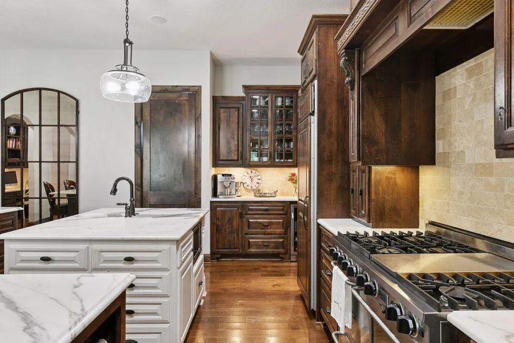 6930 Lake Harrison Circle, Chanhassen, MN 55317