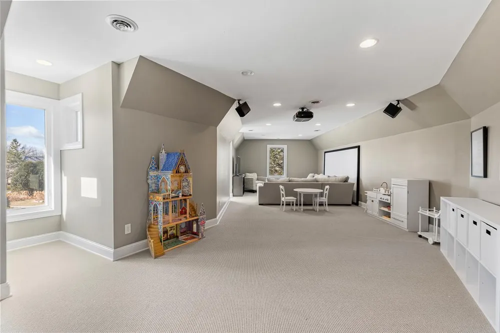 18355 Nicklaus Way, Eden Prairie, MN 55347