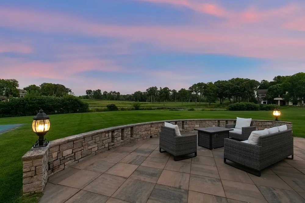 18355 Nicklaus Way, Eden Prairie, MN 55347