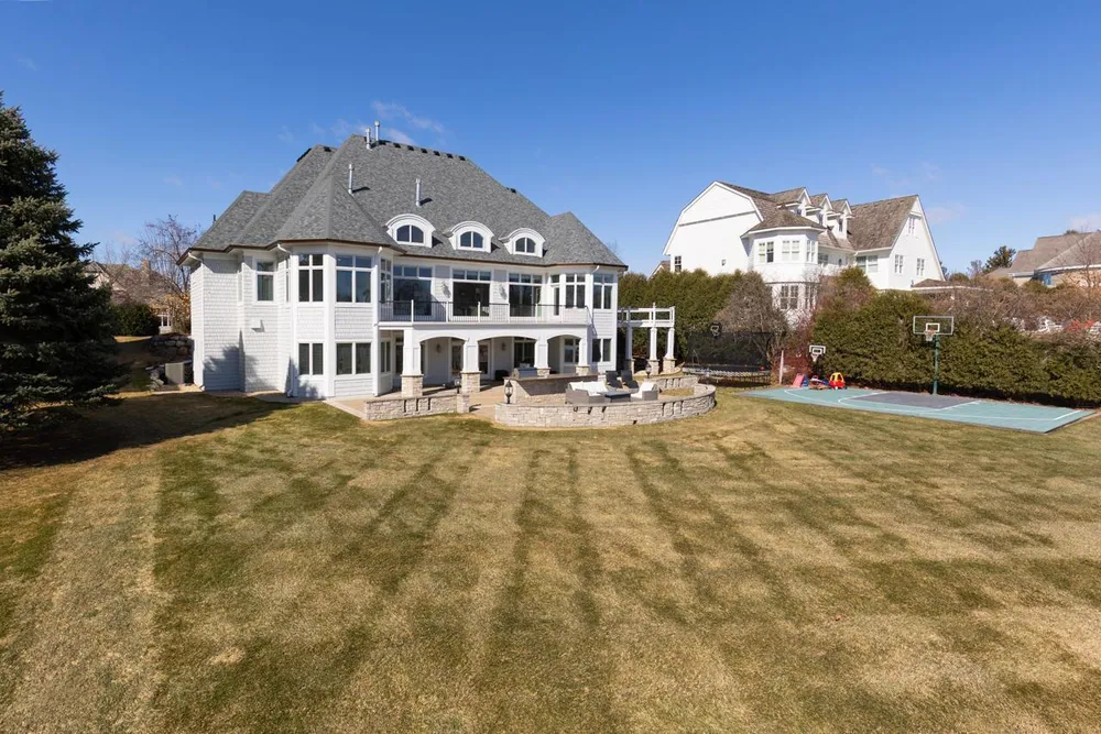 18355 Nicklaus Way, Eden Prairie, MN 55347