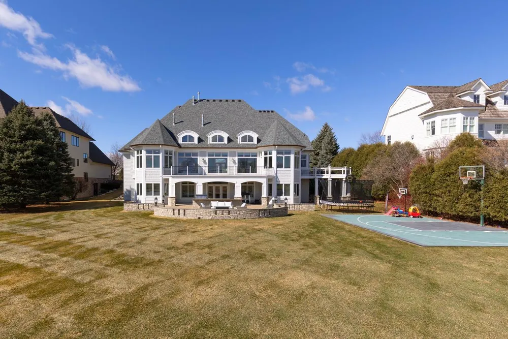 18355 Nicklaus Way, Eden Prairie, MN 55347